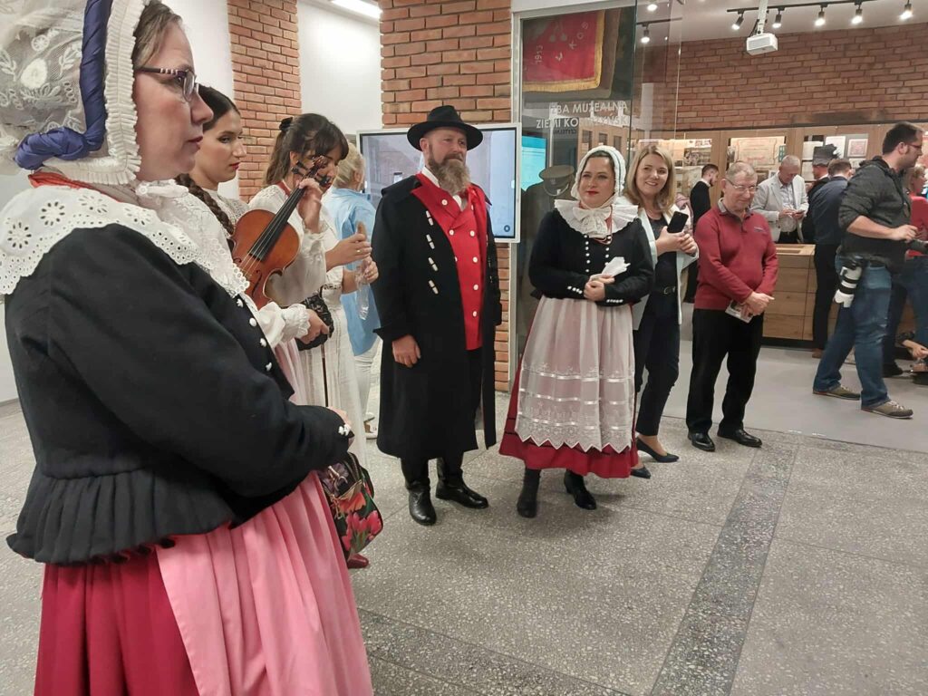 Zespół Pieśni i Tańca Siekieracy w Izbie Muzealnej
